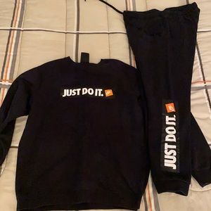 Nike sweat suit size Lrg